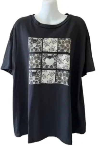 Alice - Zwart plussize dames t-shirt met witte print