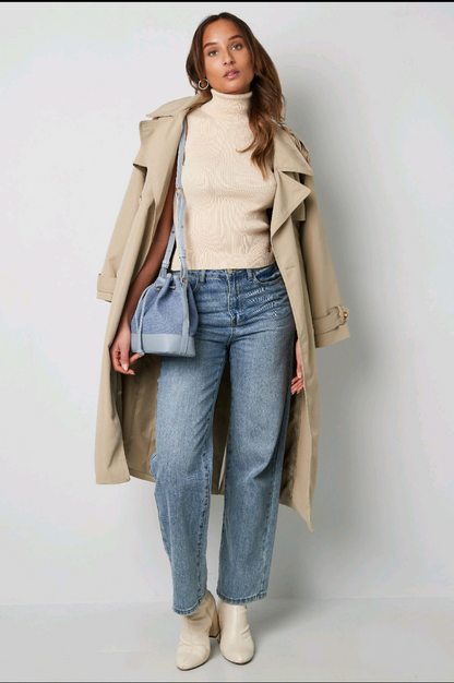 Bucketbag dames - lichtblauw denim in gecombineerd met beige voor casual outfit.