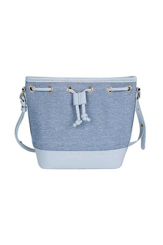 Bucketbag dames; stoere bucket bag met aantrekkoord en leatherlook details - lichtblauw denim; open.