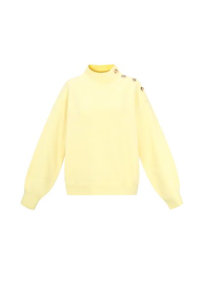 Sweater with buttons on the shoulder