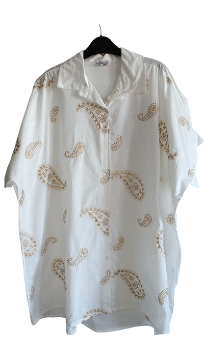 Lange damesblouse grote maat met geborduurde palmtakken - Wit (Maat 42 t/m 52) | Jeans & Chic collectie