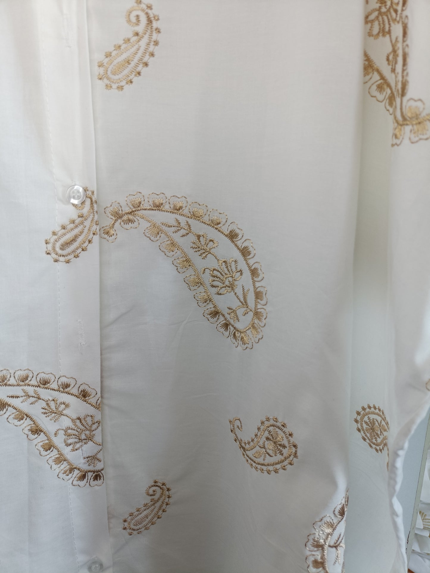 Lange damesblouse grote maat met geborduurde palmtakken - Wit (Maat 42 t/m 52) | Jeans & Chic collectie