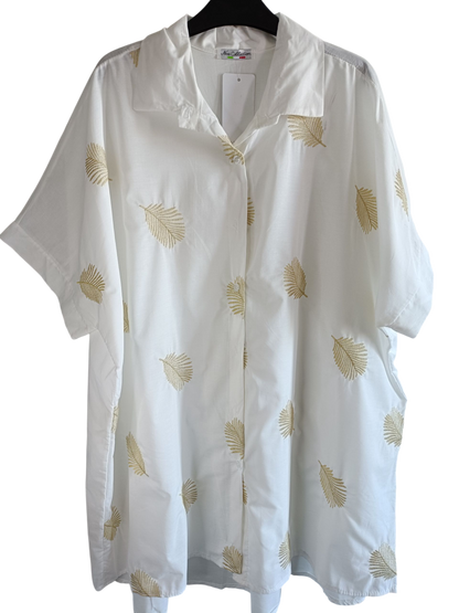 Lange damesblouse grote maat met geborduurde palmtakken - Wit (Maat 42 t/m 52) | Jeans & Chic collectie