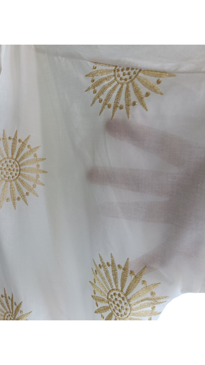 Lange damesblouse grote maat met geborduurde palmtakken - Wit (Maat 42 t/m 52) | Jeans & Chic collectie