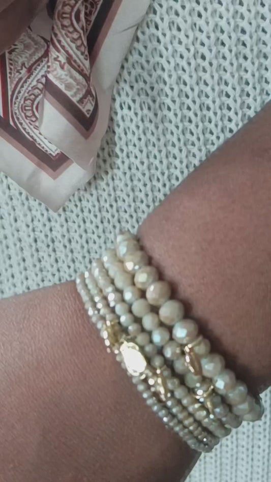 Kralen armband dames; Set van 5 glaskralen armbandjes met facet glans – Taupe Dream