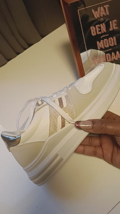 Trendy witte dames sneakers met gouden en beige details