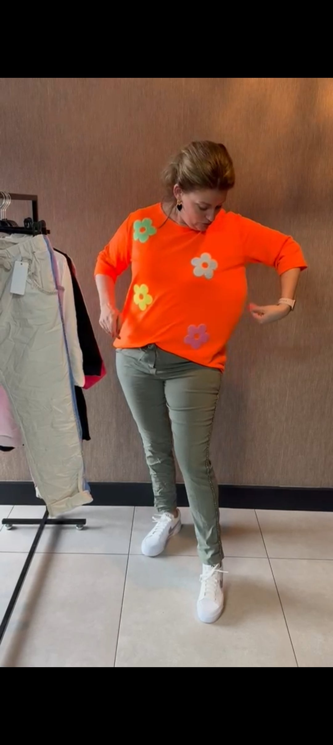 Dames stretch broek met zilveren bies - Army groen | Lente & Pastels collectie