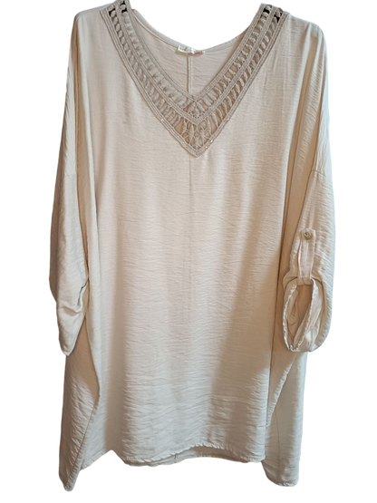 Zomerse dames top grote maat met broderie hals